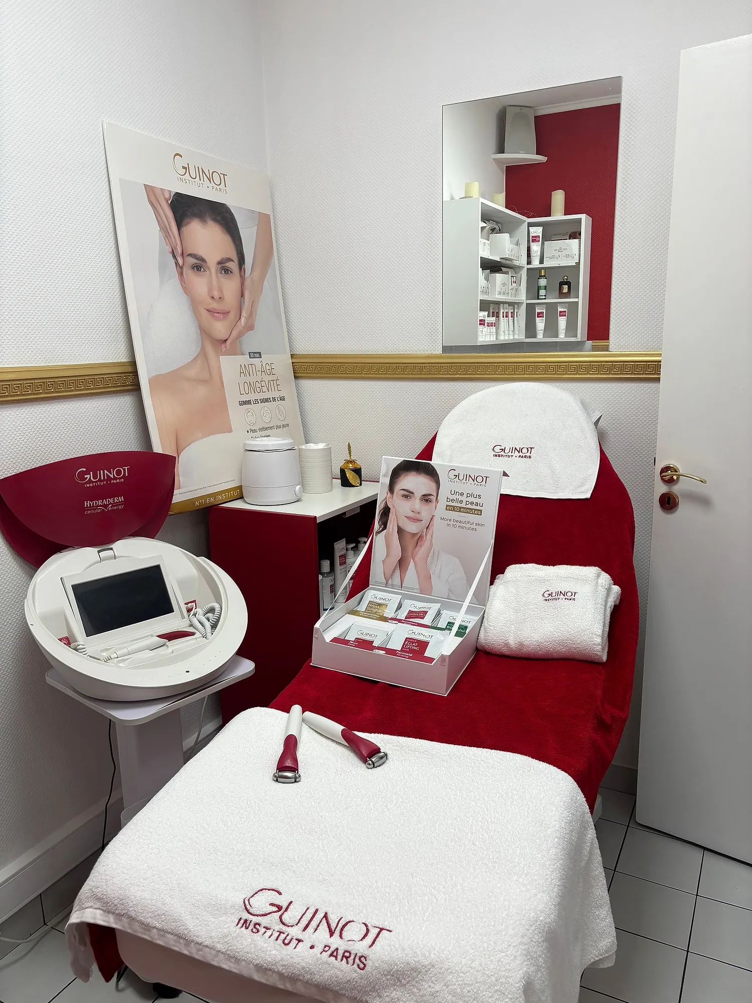 Cabine de soin dédiée aux protocoles Guinot à l'institut Aris Beauté